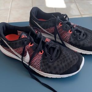 Nike 9.5 sneakers Nikeflex